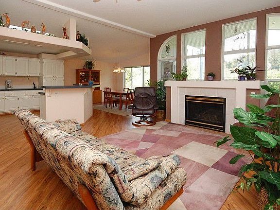 2nd image of 1107 W Sunny Creek Cir