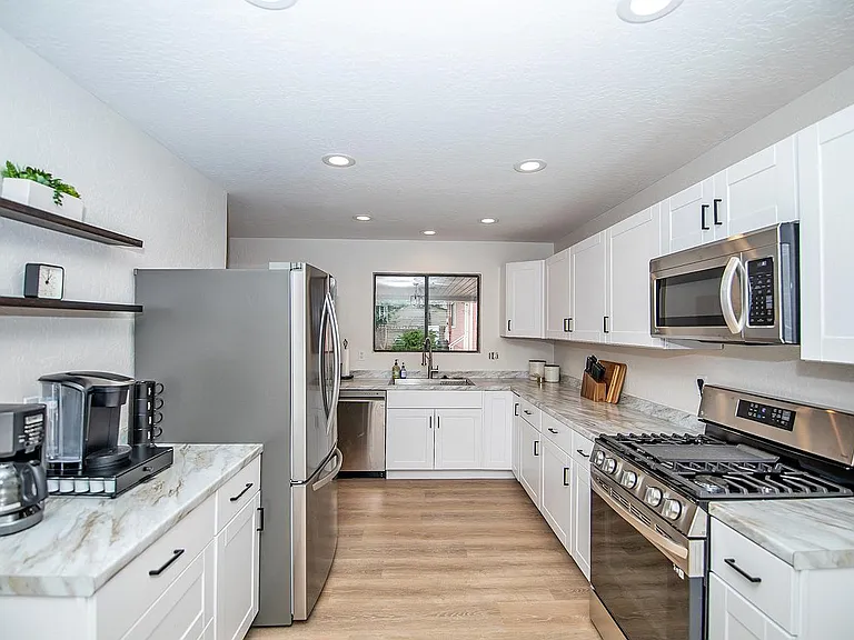 921 W Sherman Ave — Photo 7
