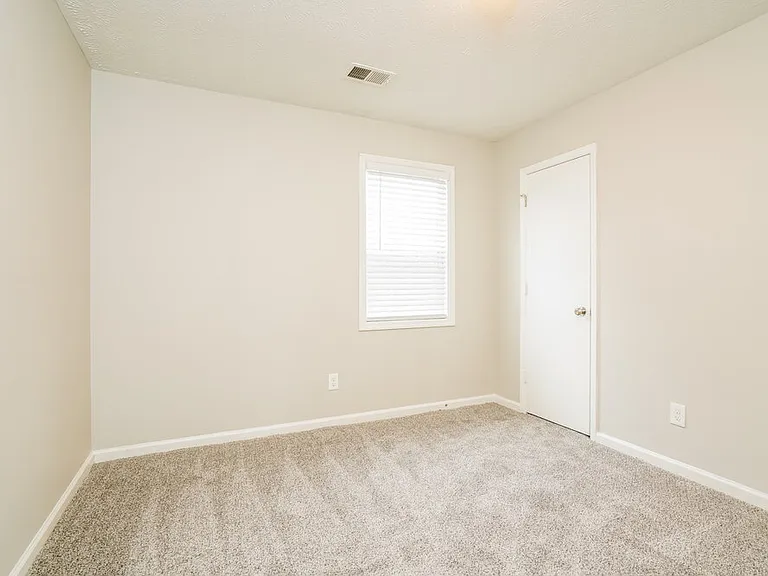 4877 Plymouth Trce — Photo 13