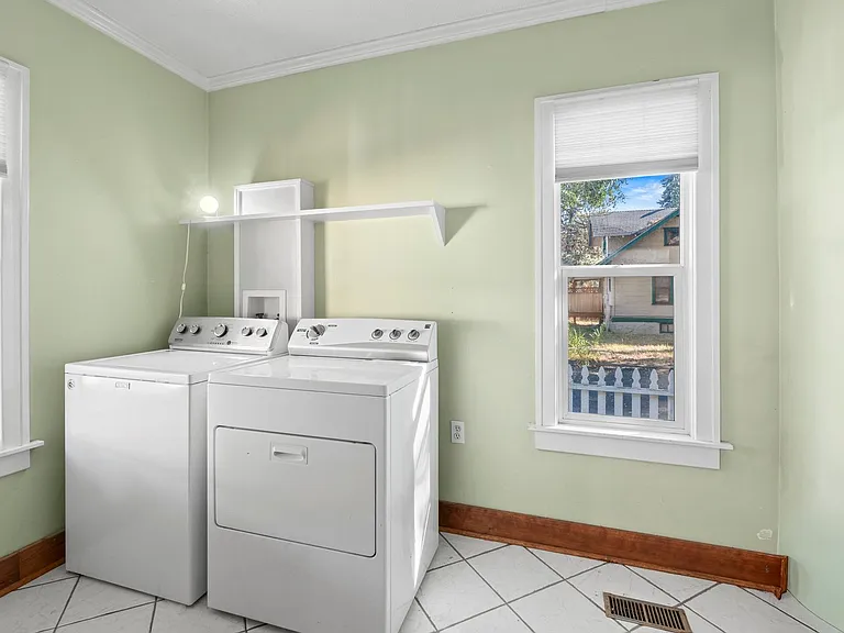 206 W Waverly Pl — Photo 38