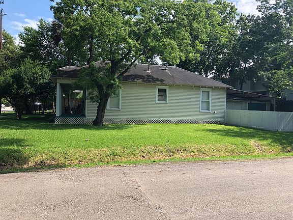 2nd image of 1028 Oxford St