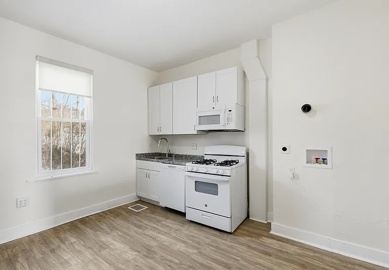 2540 Frederick Ave — Photo 7