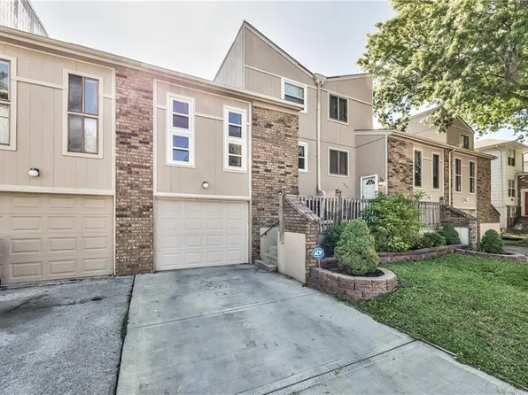 2904 NW 5th St, Blue Springs, MO 64014