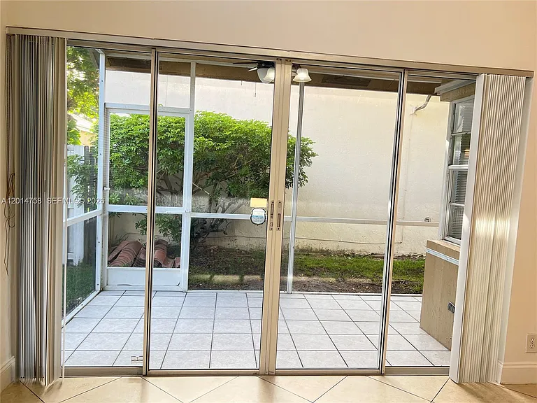 465 Somerset Way — Photo 32