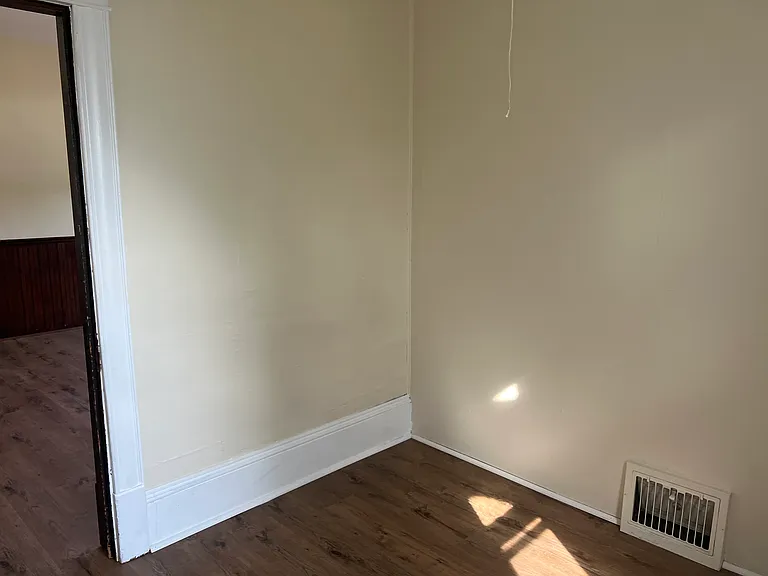 1221 Summit St — Photo 14