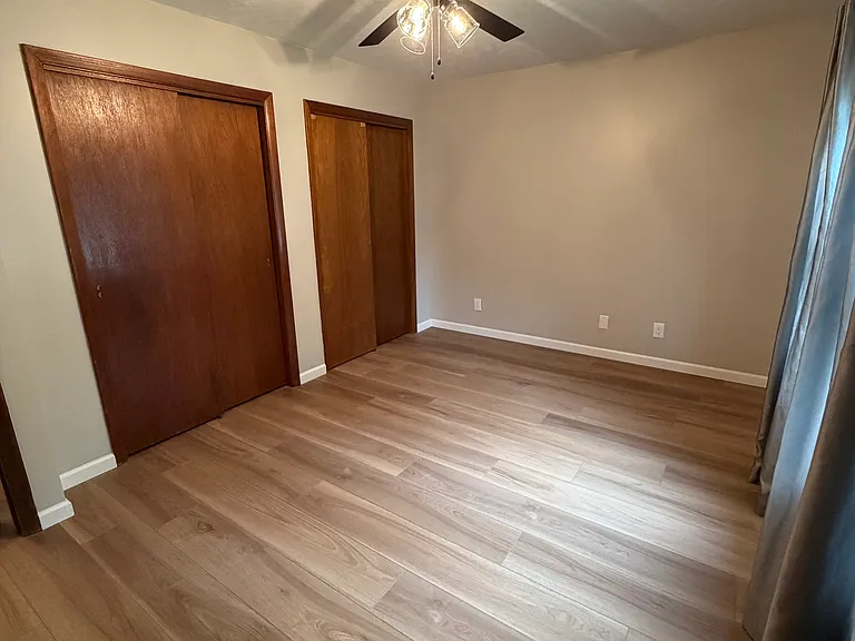 315 W 16th St — Photo 11