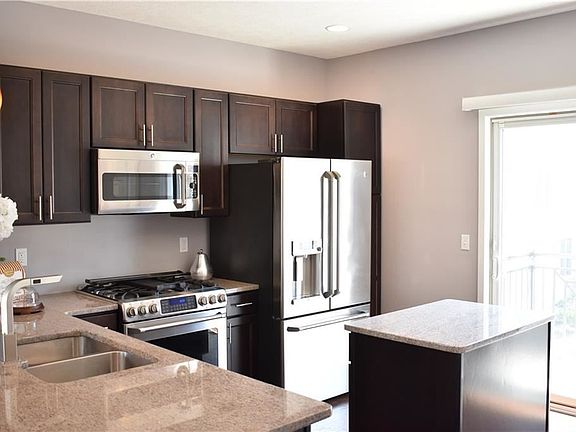 4th image of 152 Vine St #65