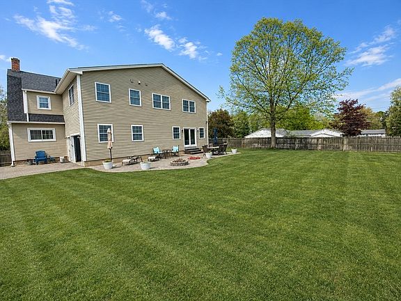 4th image of 849 Amostown Rd