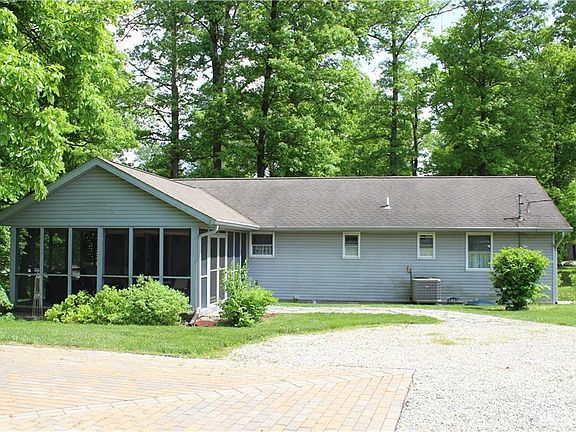 2nd image of 158 SW Santee Dr