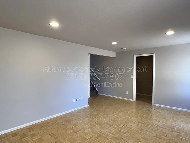 5671 Vermillion Bluffs Dr — Photo 34