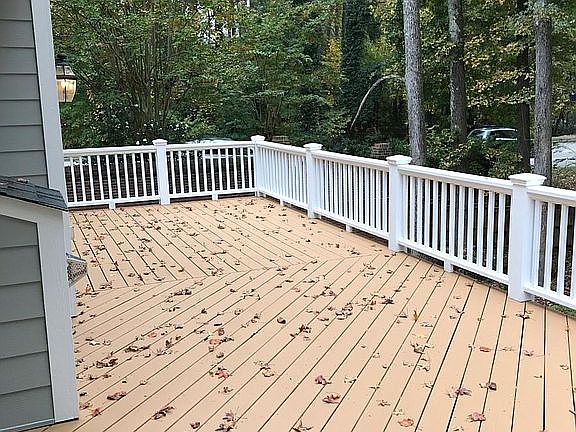 Huge back deck for entertaining