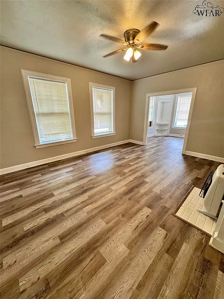 1 bed, 1.0 bath, 924 sqft, $695 — Photo 1