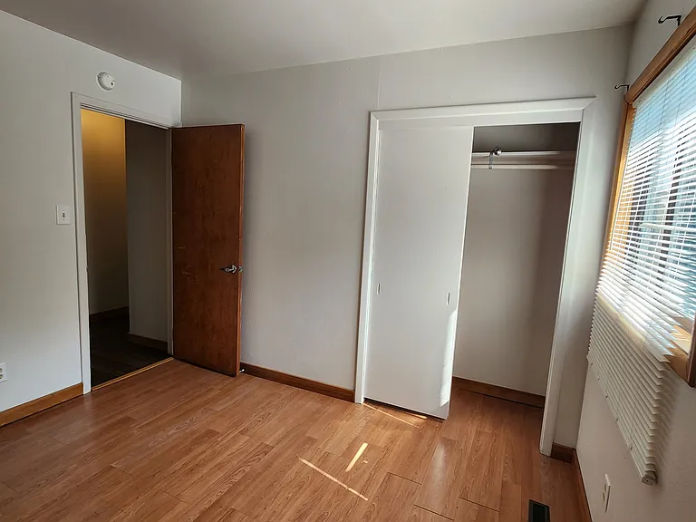 1805 NE Valley Rd — Photo 10