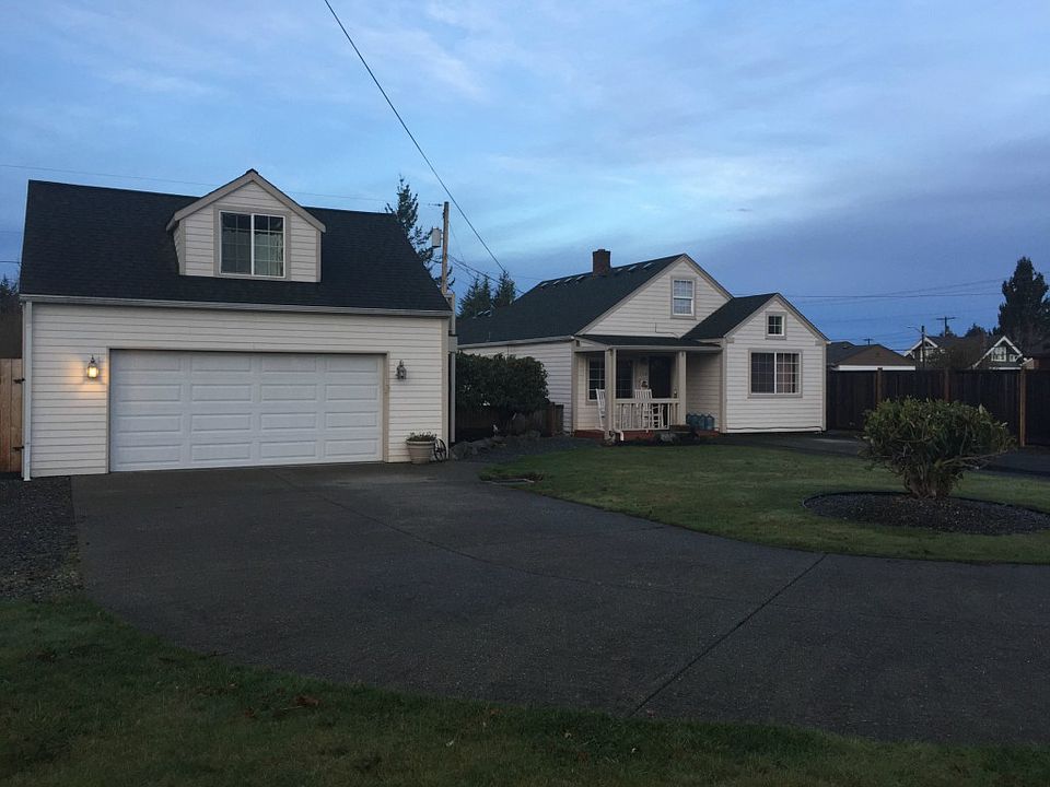 1st image of 1560 Pioneer St