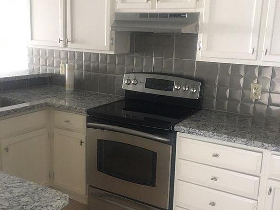 5th image of 3107 N 11th St #8