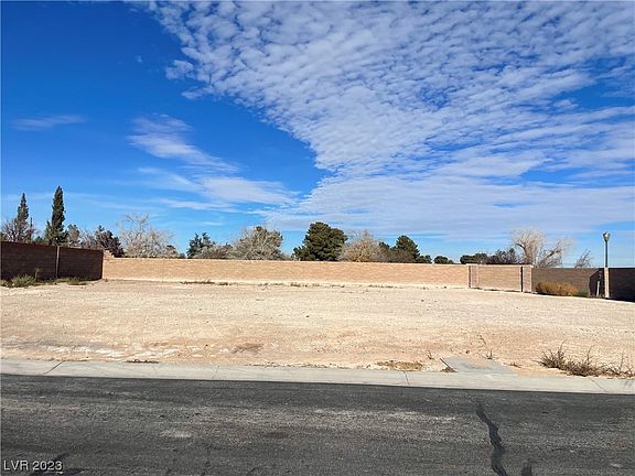 2nd image of 220 Saint Elmo Cir