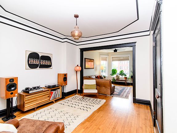 4th image of 2933 N Kedzie Ave