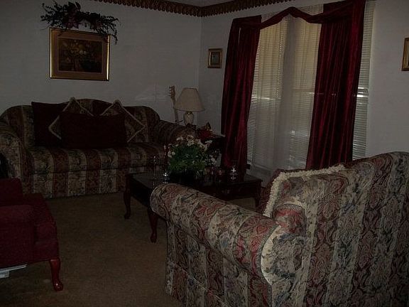 2nd image of 304 Linda St
