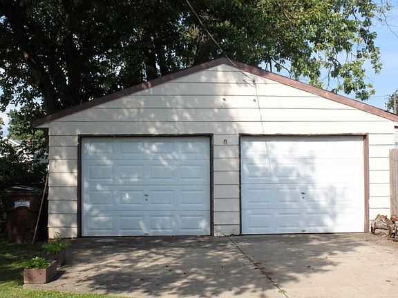 2nd image of 3708 Lonsdale St