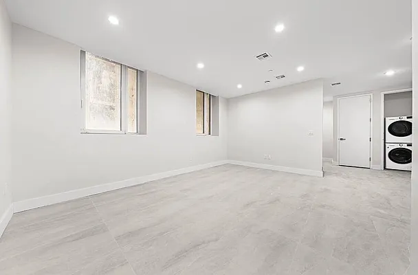 Rented by Skyhigh Realty NYC LLC | media 25