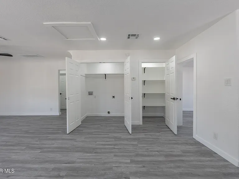 3221 N Stanton St — Photo 10
