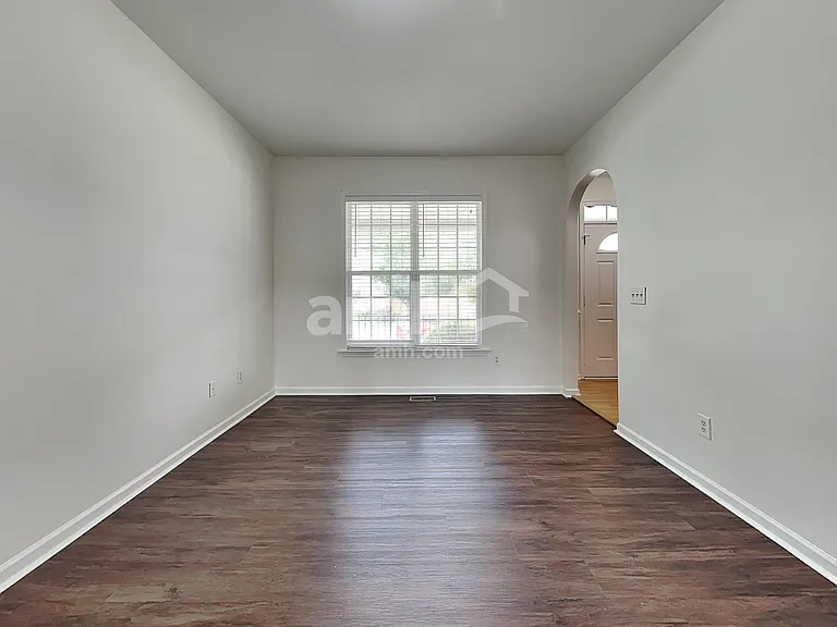 121 Hampton Lake Dr — Photo 9