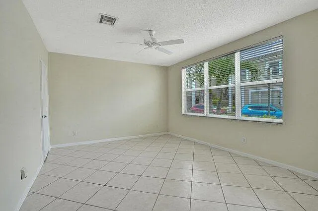 10581 NW 57th Ct — Photo 12