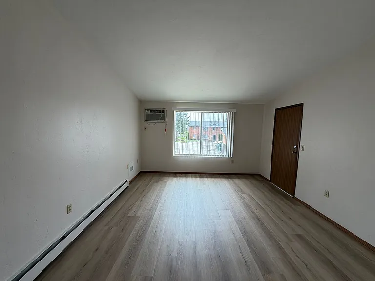 2709 Humboldt Rd — Photo 2