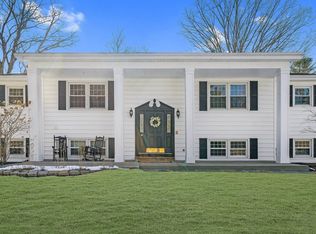 17 Pineview Dr, Guilderland, NY 12084