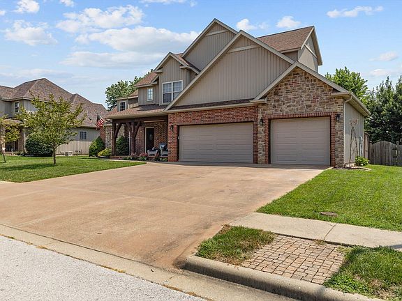 3rd image of 1372 N Vintage Avenue