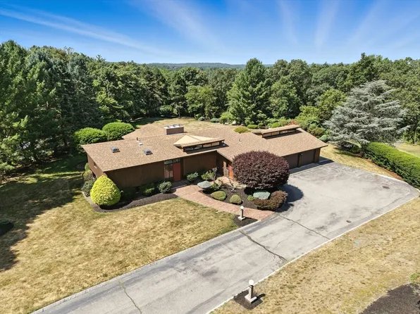 16 Tedford Ln, Lynnfield, MA 01940