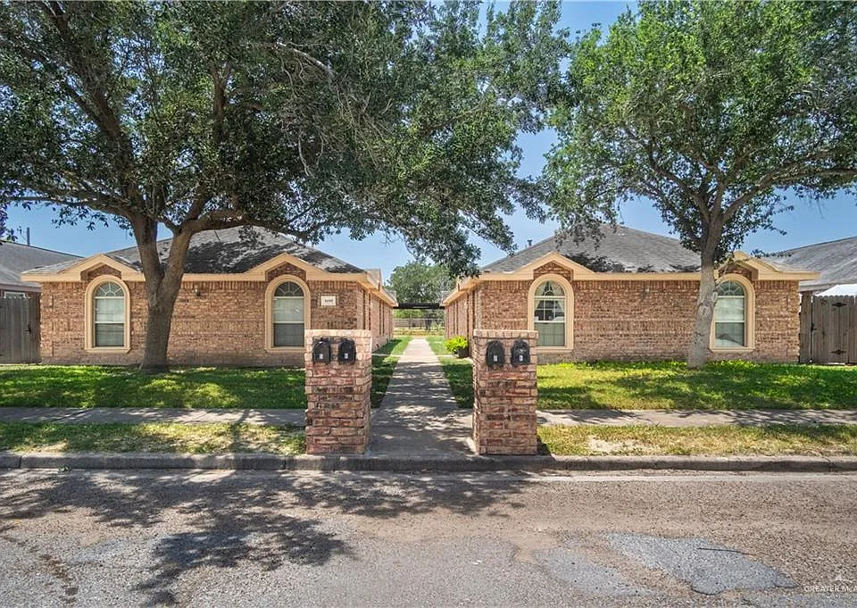 1608 W Portales Dr