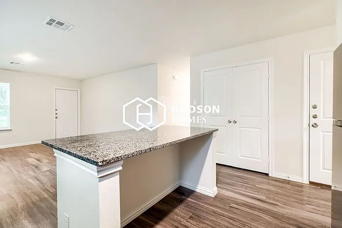 608 Preston St — Photo 6