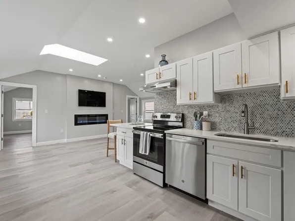 22 Lawrence Rd, Revere, MA 02151