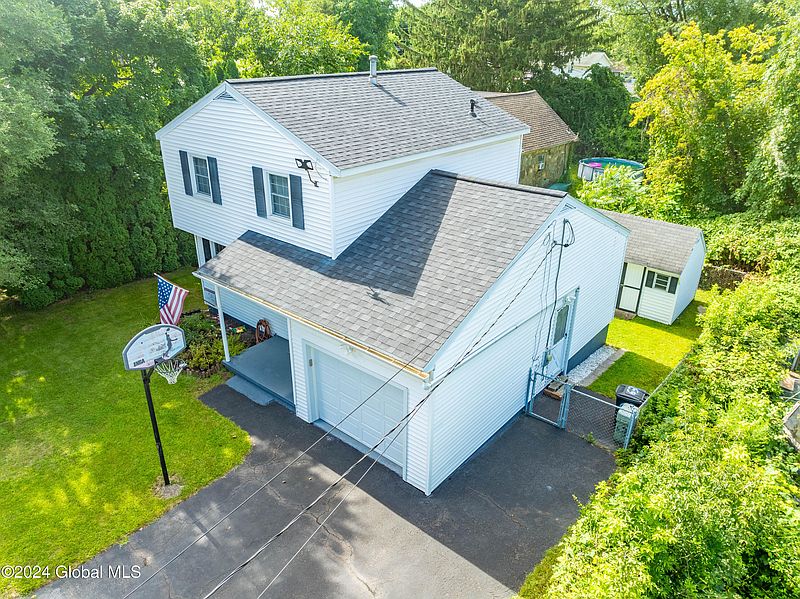 5th image of 63 Hillcrest Avenue