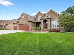 7401 NW 107th St, Johnston, IA 50131