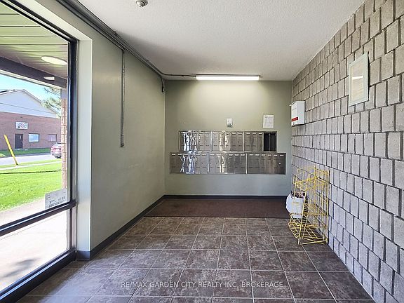 3rd image of 72 Main St E #211