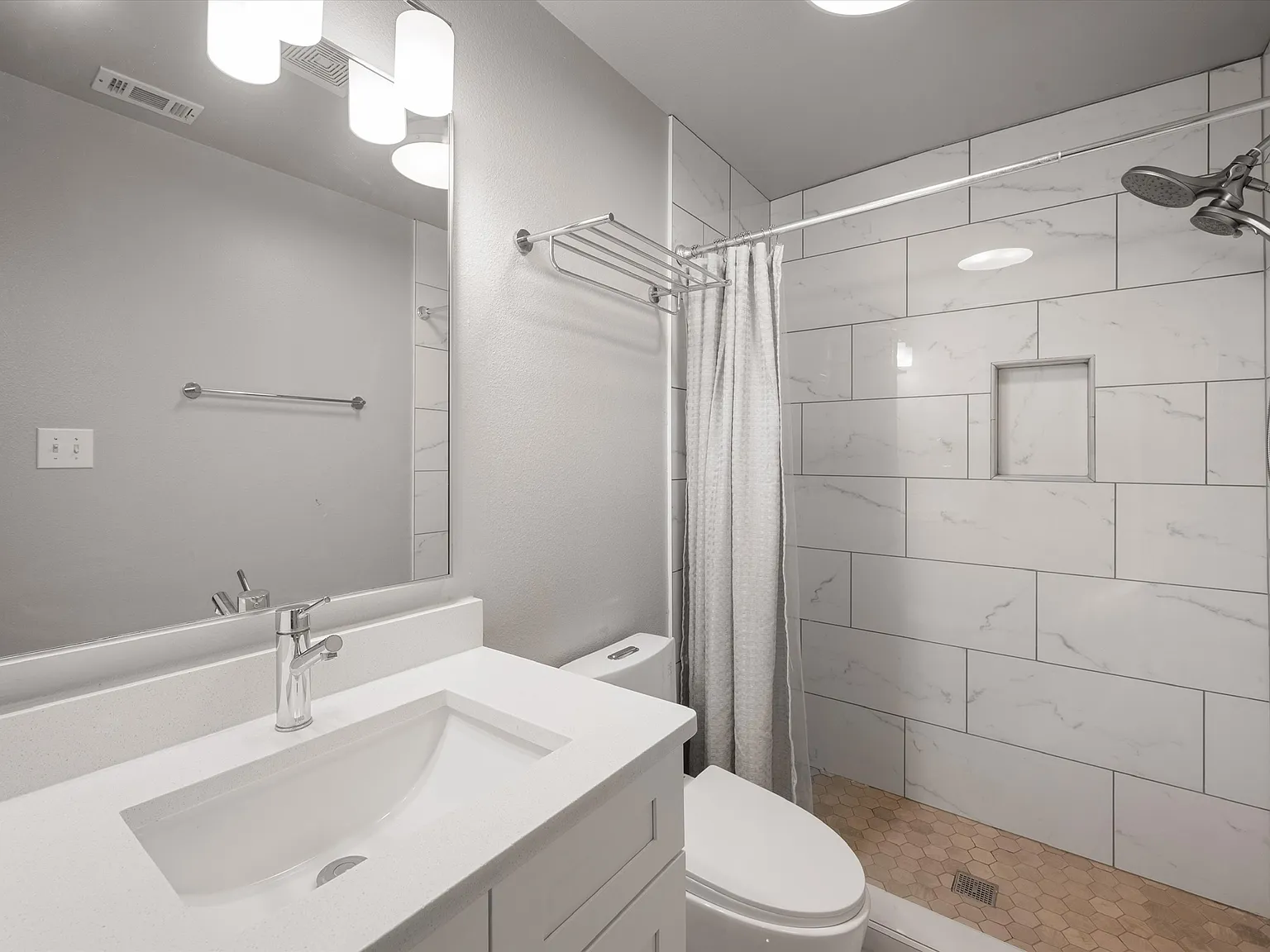 3 bed, 2.5 bath, 1450 sqft, $1,595 — Photo 4