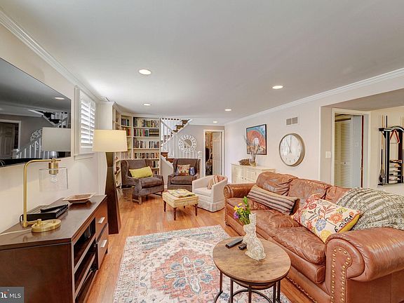 4th image of 484 White Cedar Ln