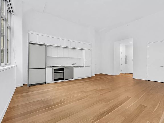5th image of 2728 Thomson Ave Unit 336