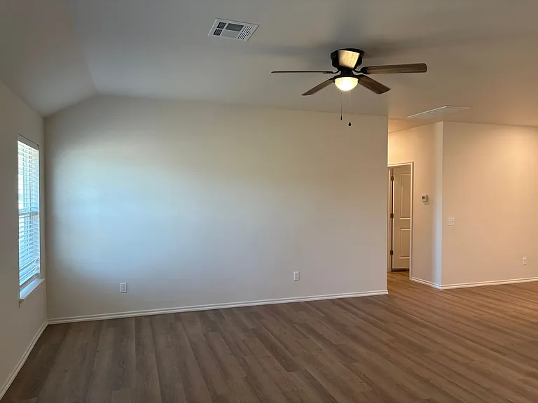 819 S Wilson Ave — Photo 6
