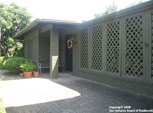 2nd image of 616 CANTERBURY HILL