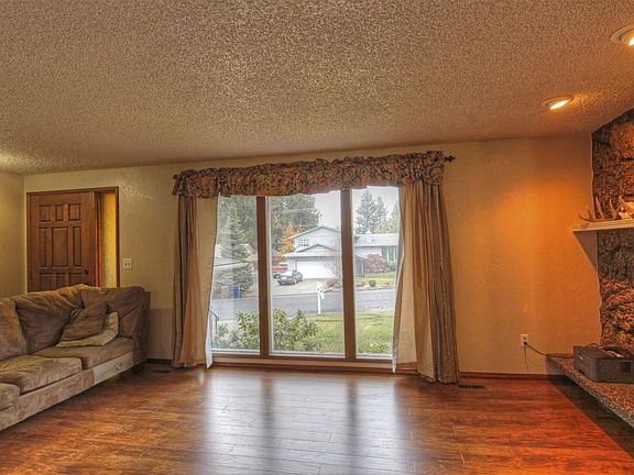 3rd image of 310 E Shiloh Hills Dr