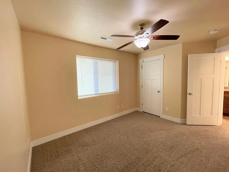 873 S 110 W — Photo 17