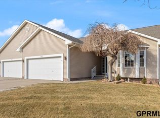 9232 Hillcrest Dr, La Vista, NE 68128