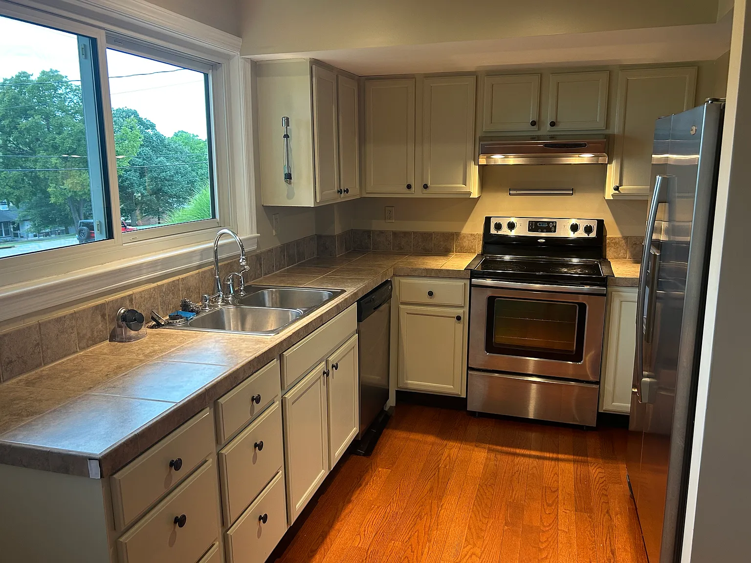 4 bed, 1700 sqft, $2,500 — Photo 4