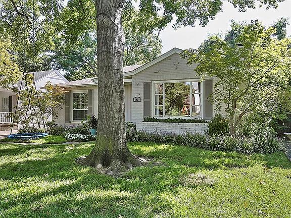 3rd image of 4421 Grassmere Ln
