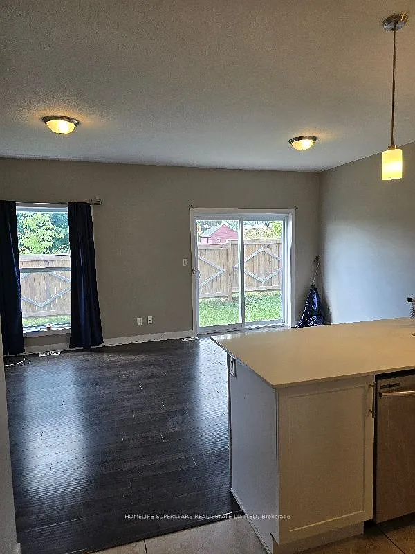 3 bed, $2,500 — Photo 4