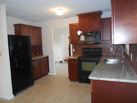 3rd image of 140 NE Sagamore Ter