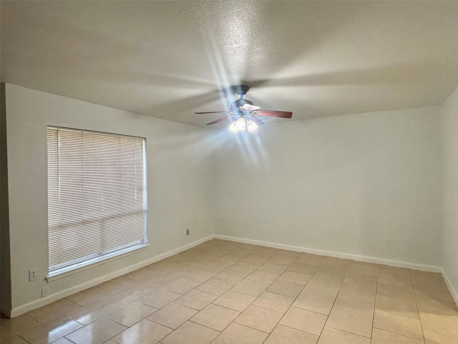 3 bed, 2.5 bath, 1744 sqft, $1,800 — Photo 4